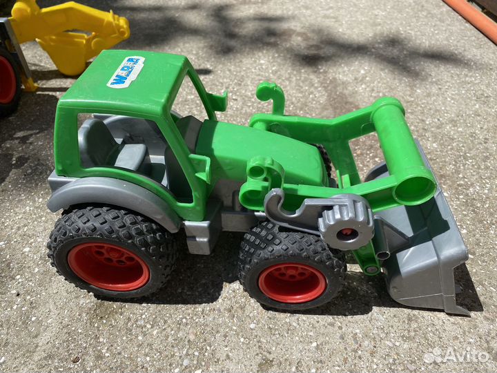 Трактор игрушки