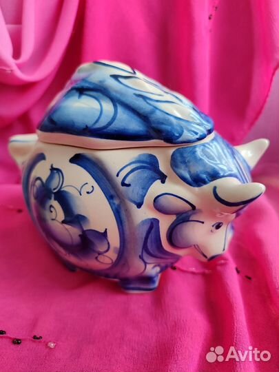 Бык под Гжель