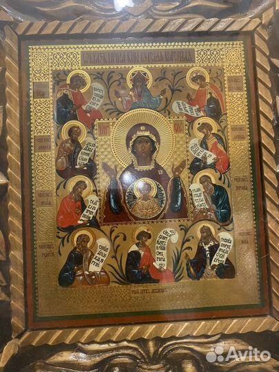 Икона в деревянном киоте