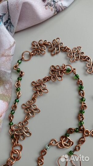 Подвеска на декоративной цепи и серьги из меди