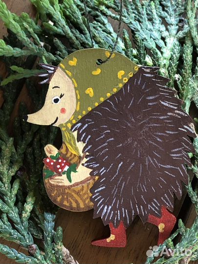 Ёлочная игрушка Ёжик с лукошком