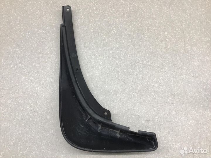 Брызговик задний правый Skoda Yeti 2009