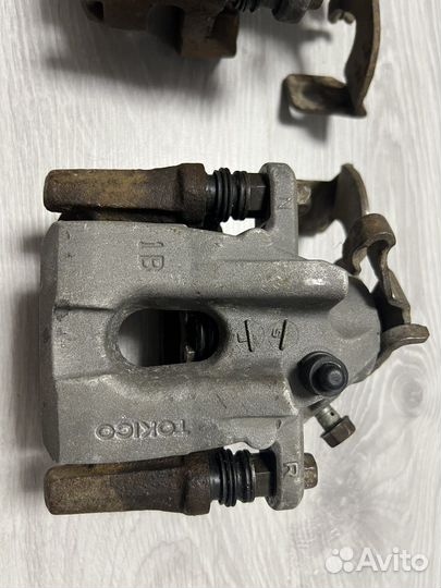 Суппорт задний левый правый Toyota Corolla E150