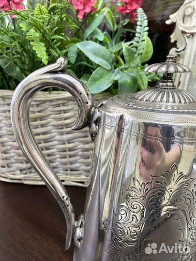Посеребрённый чайник Англия