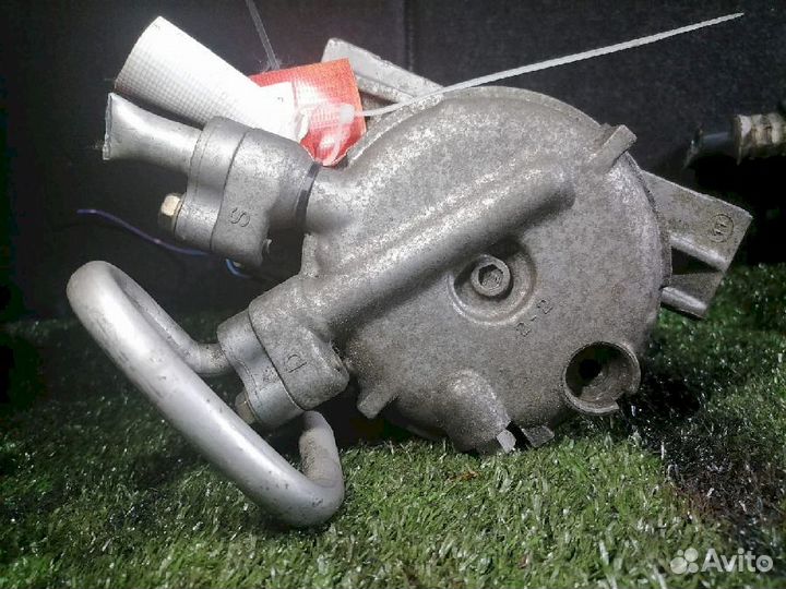 Компрессор кондиционера QR20DE Nissan Serena C24 T