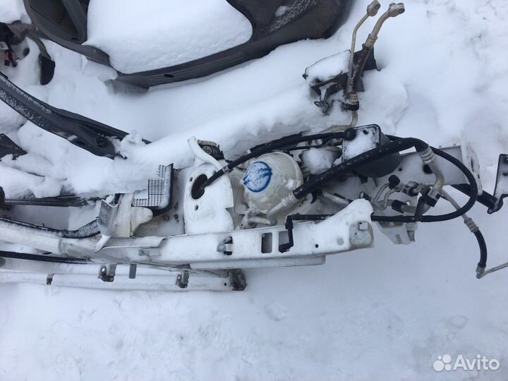 Volkswagen Jetta передний правый лонжерон