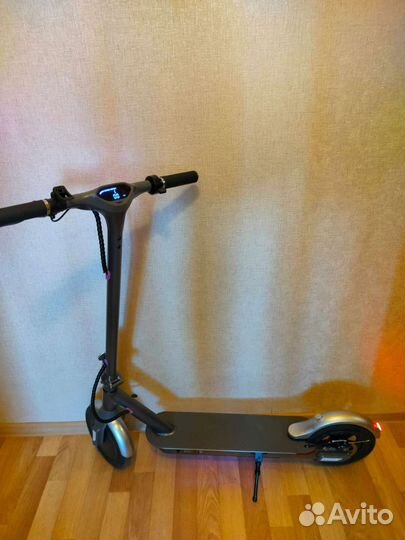 Новый электросамокат Hiper Triumph X100