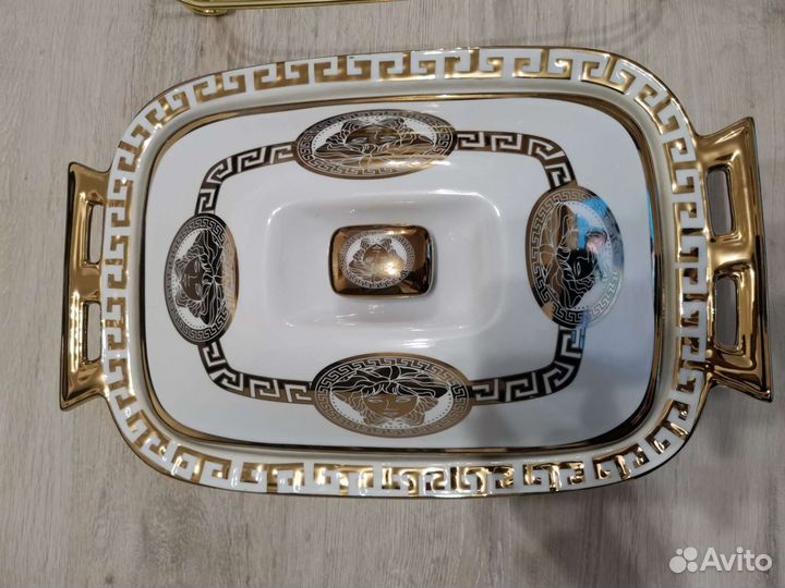 Блюдо серверовочное с крышкой на подставке с подог