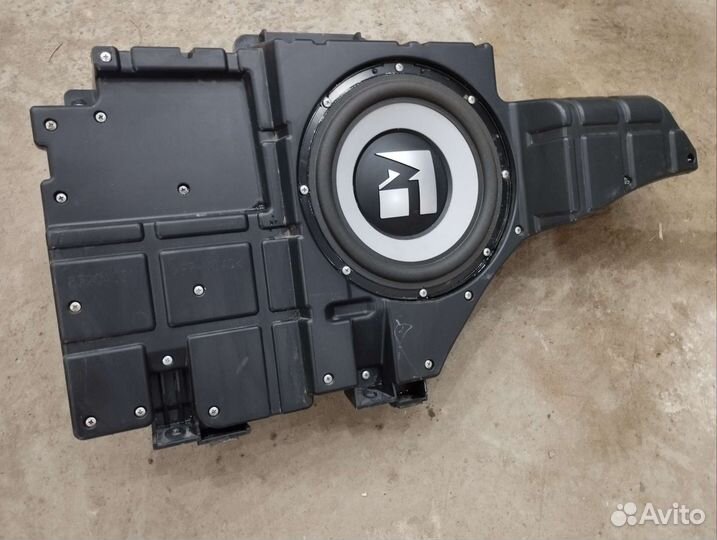 Сабвуфер с корпусом Паджеро 4