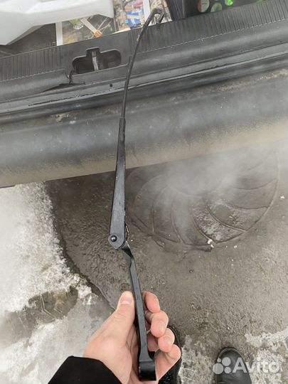 Поводок стеклоочистителя Audi A6 C4