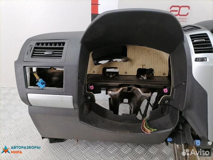 Панель передняя салона (торпедо) Opel Zafira