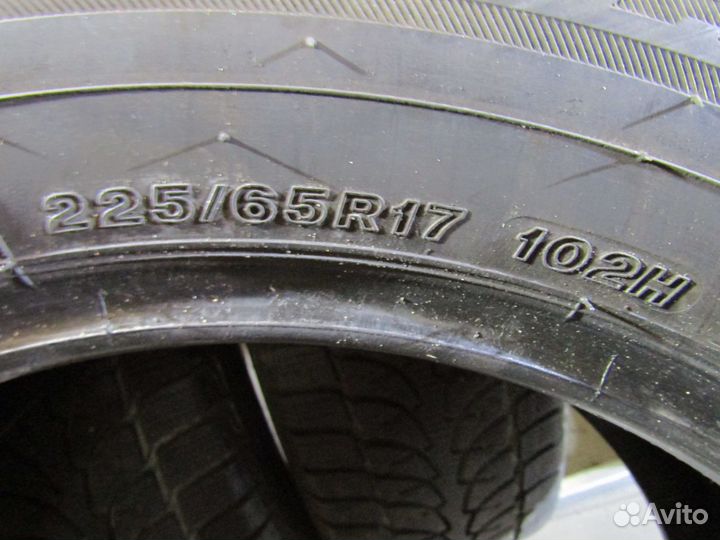 Bridgestone Blizzak LM-80 225/65 R17