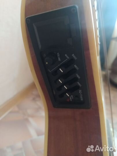 Электроакустическая гитара