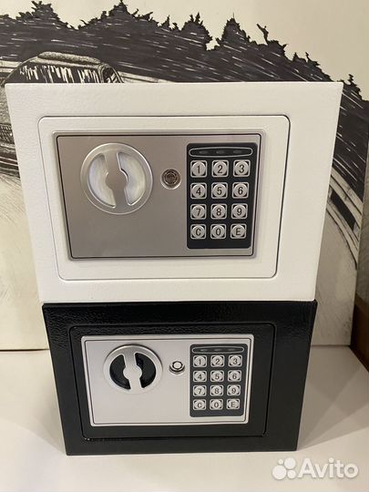 Сейф для денег и оружие
