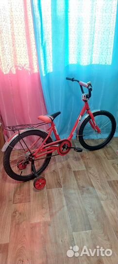 Детский велосипед четырехколесный