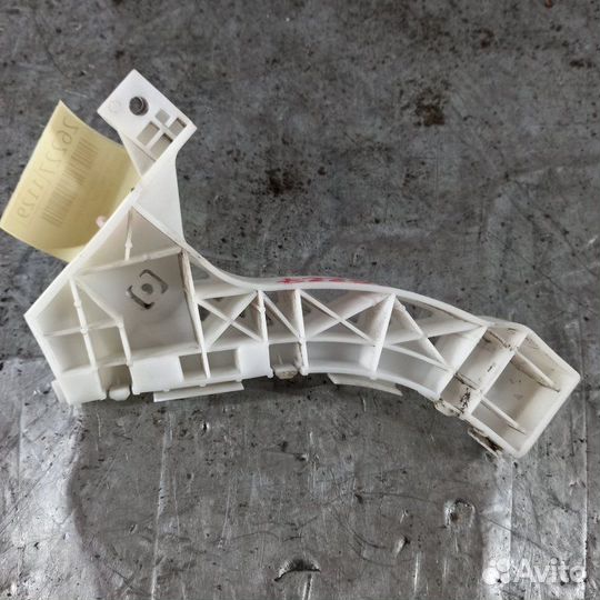 Кронштейн бампера передний правый Mazda 3 BK