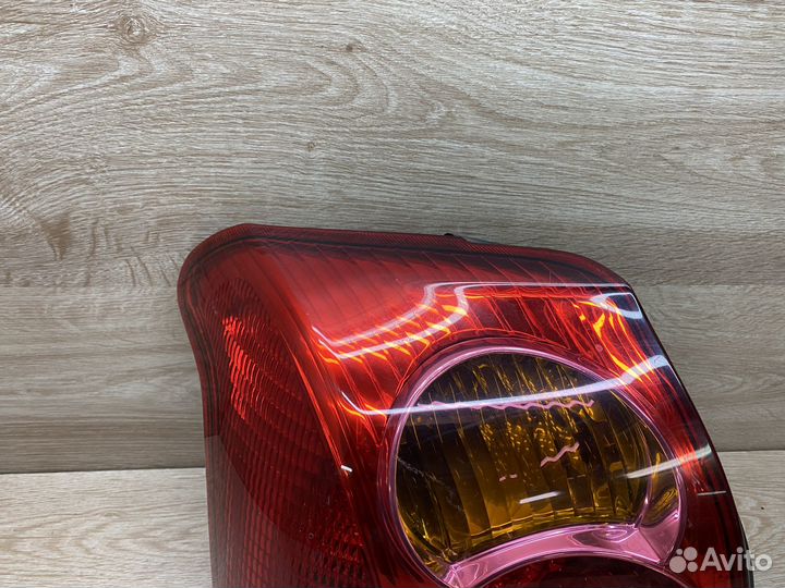 Фонарь левый Toyota Avensis 2 лифтбек дорес 111684