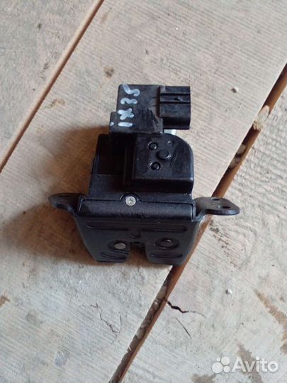 Замок крышки багажника Хендай Ай Икс 35