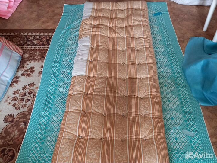 Матрас. Подушки. Одеяла. Постельное бельё