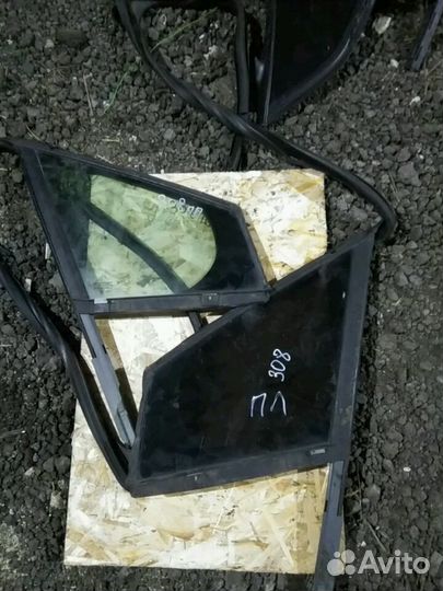 Уголок двери Пежо 308 левый и правый