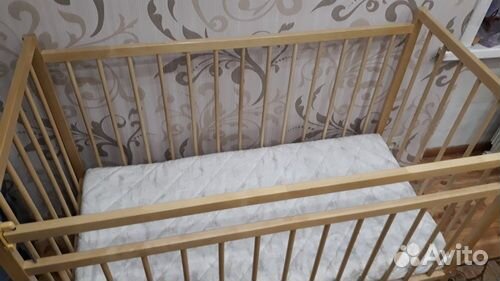 Детская кроватка с продольным маятником