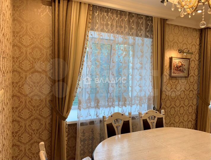 4-к. квартира, 131 м², 2/6 эт.