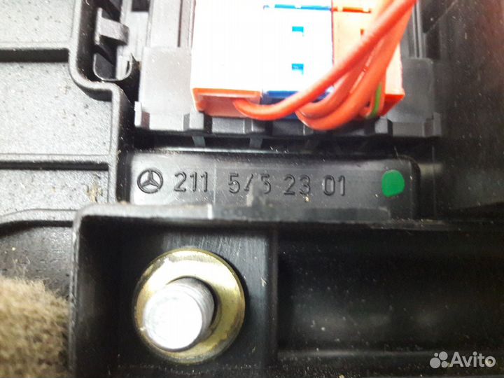 Блок предохранителей задний Mercedes W211