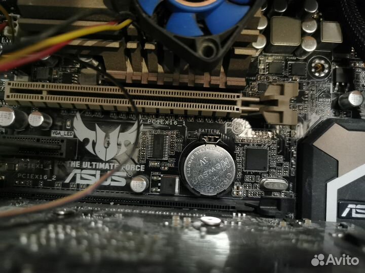 Asus Sabertooth 990FX R2.0 в комплекте
