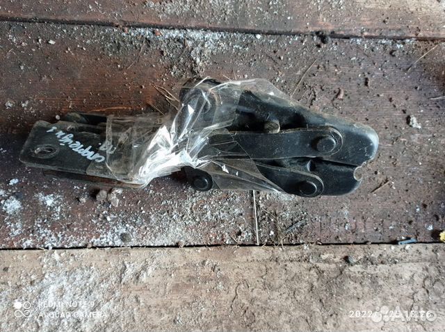 Петли капота Киа Спортейдж 1