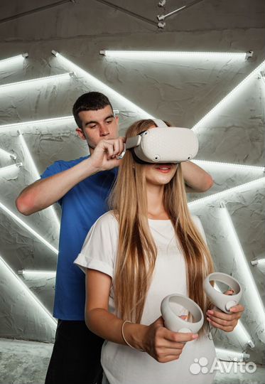 Корпоратив,Свидание в клубе виртуальной реальности