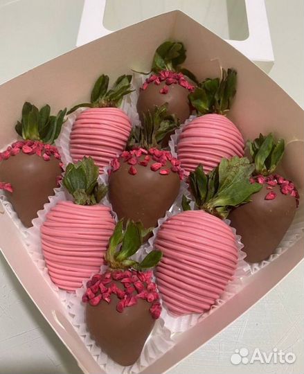 Клубника и бананы в шоколаде