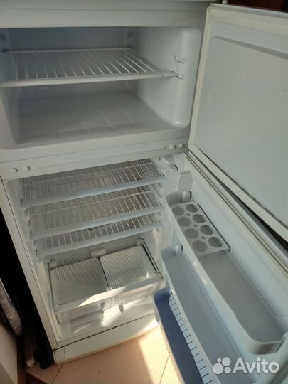 Холодильник indesit в рабочем состоянии