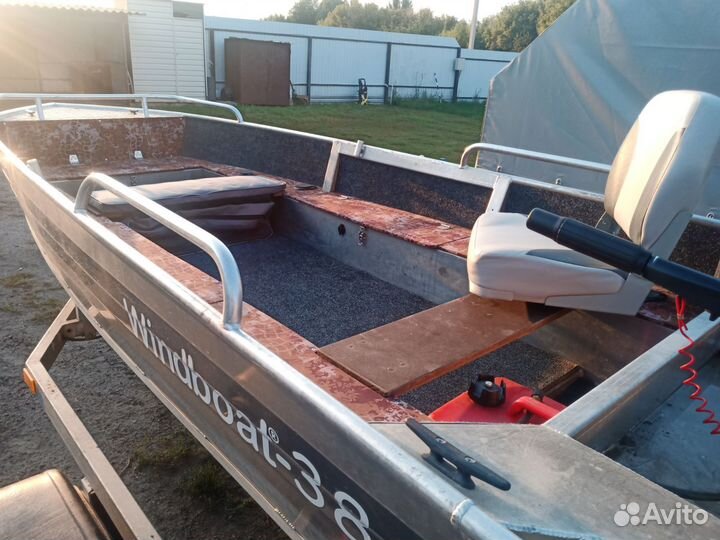 Моторная лодка Windbot 38м, Suzuki DF15A и прицеп