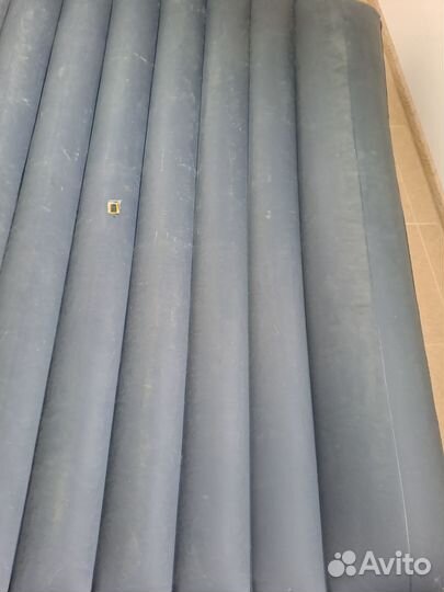 Матрас надувной Intex со встроенным насосом