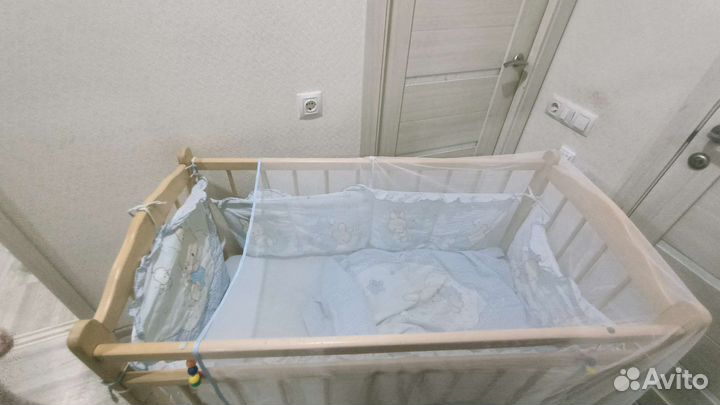 Детская кроватка с матрасом и бортиками