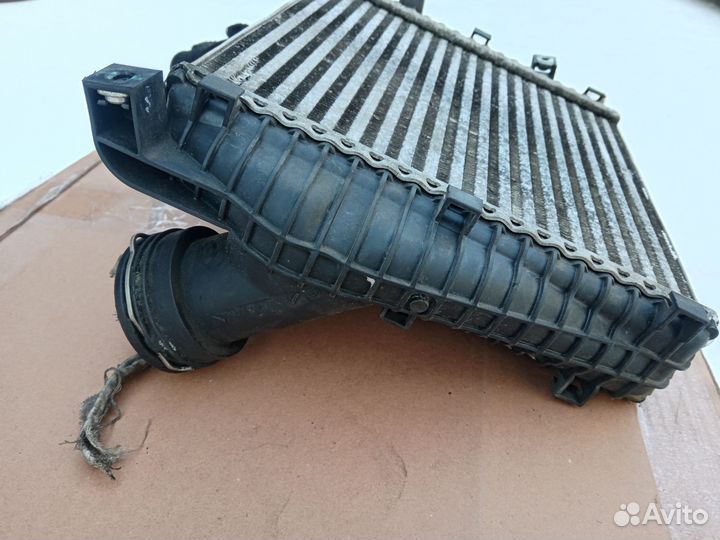 Интеркулер левый Audi Q7 4L, Volkswagen Touareg