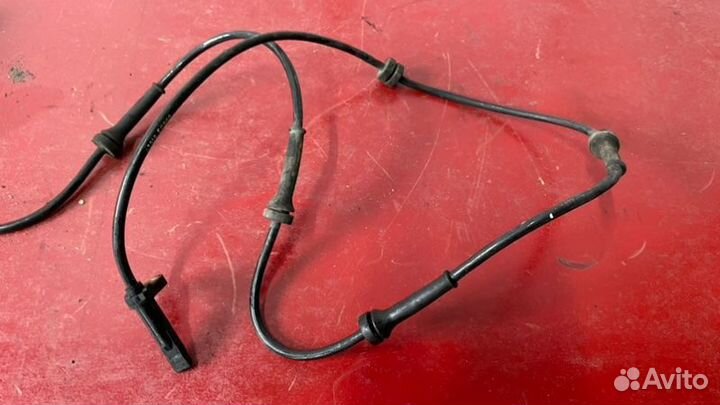 Датчик ABS передний правый Nissan Skyline V36 2.5