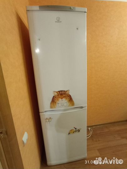 Холодильник indesit SB200