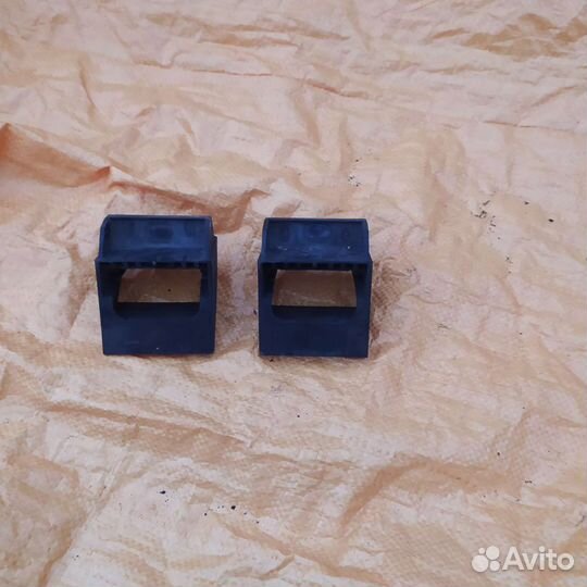 Bmw e60 кронштеин радиатора нижний