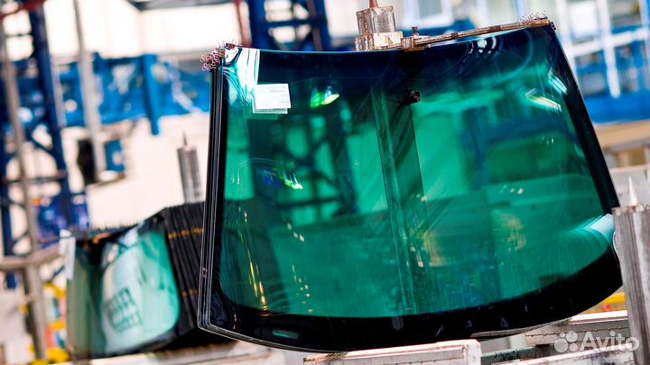 Стекло лобовое International 9800 (половинки)