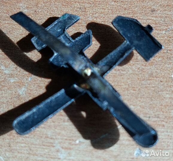 Петличная эмблема или знак на головной убор ри жд