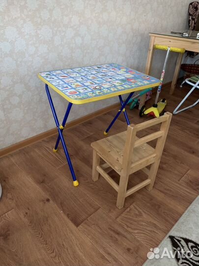 Школьный стол и стул