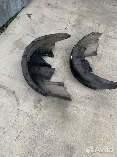 Задний подкрылок Toyota Crown Majesta 186