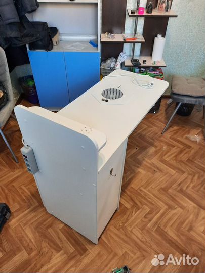 Стол маникюрный с встроенным пылесосом Max Ultimat