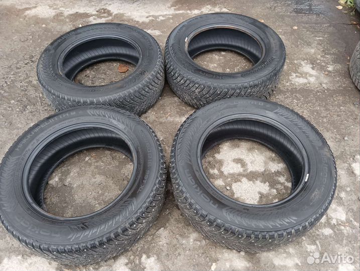 Nokian Tyres Hakkapeliitta 8 215/60 R16