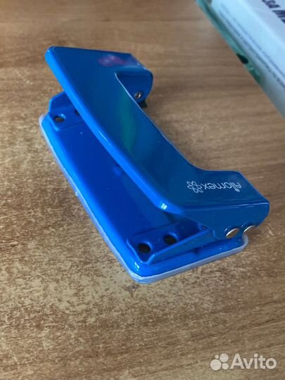 Дырокол на 2 отверстия для учебы