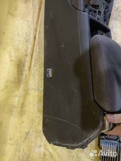 Консоль подлокотник Audi A4 B9 2015 Ауди а 4