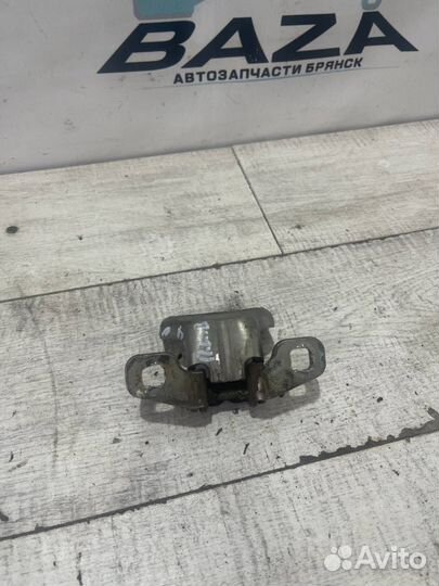 Петля двери передней левой верхняя Renault Logan 2