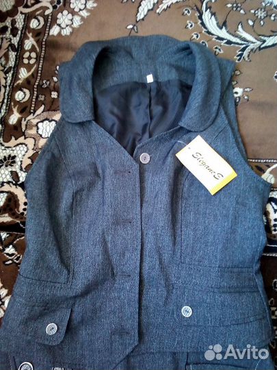 Продаю костюм