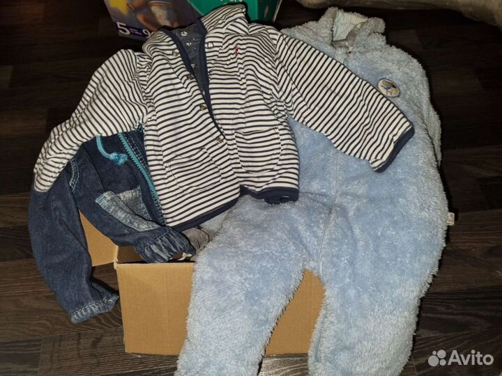 Коробка с детскими вещами